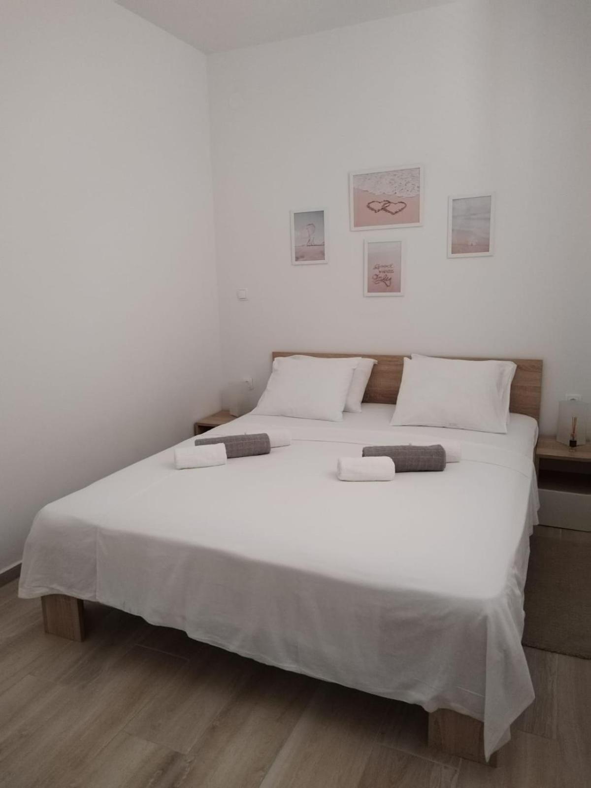 Apartments Leticia Vrsi Cameră foto